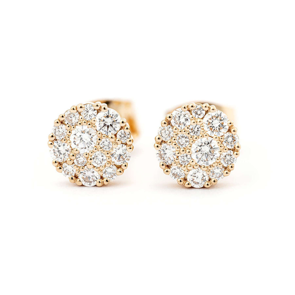 Cupcake stud earrings in 750 yellow gold, white diamonds of different sizes are assembled into a round cluster. Designer Jussi Louesalmi, Au3 Goldsmiths.