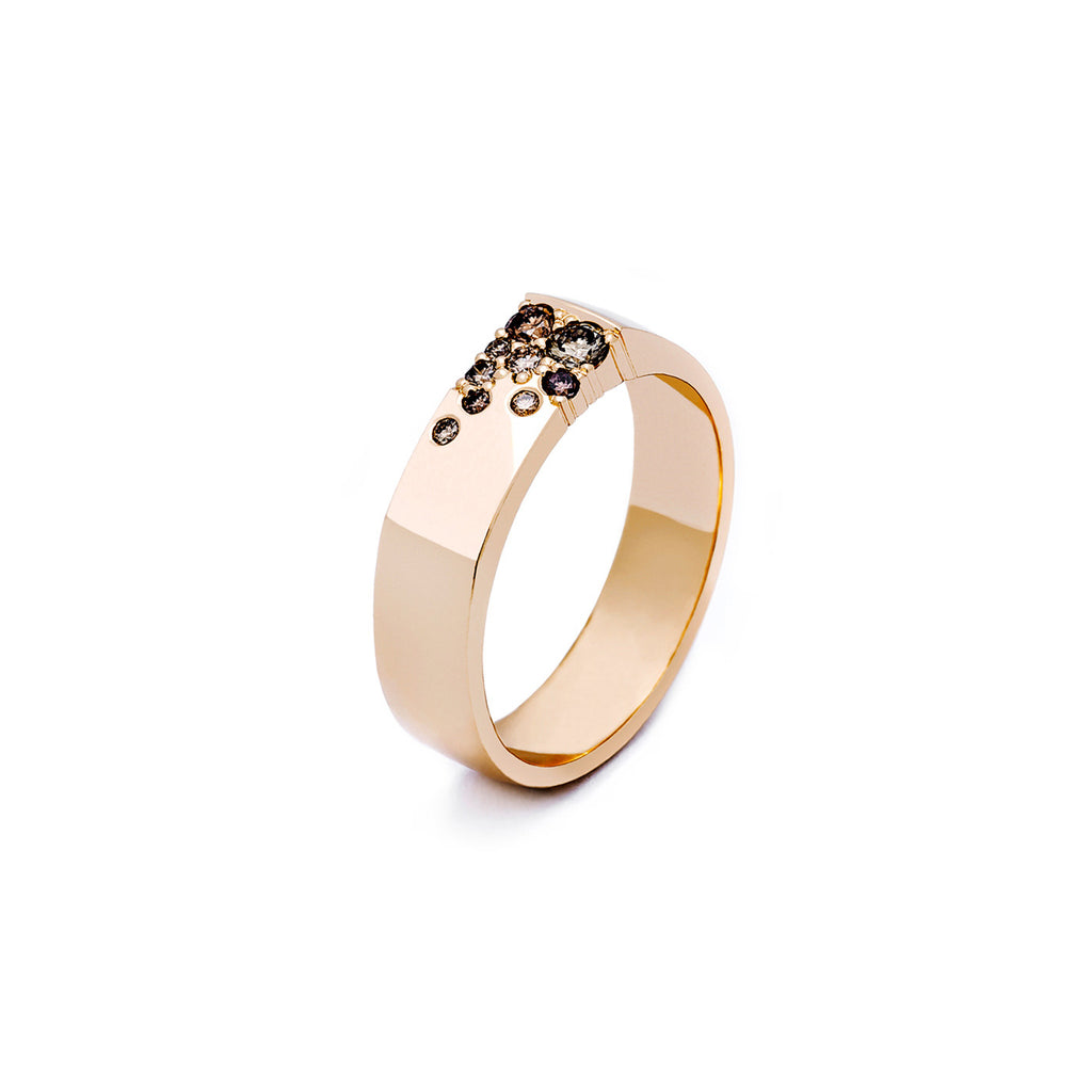 6mm wide Kero ring in 750 yellow gold, with brown diamonds. The finalist of the Most beautiful ring of the year 2020. Design Jussi Louesalmi, Au3 Goldsmiths. 