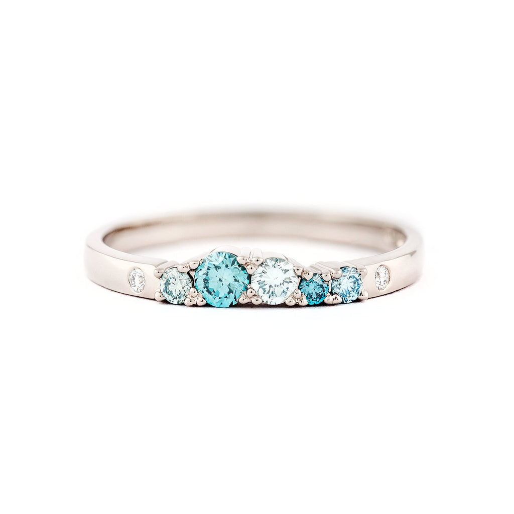 Vivid turquoise diamonds in a 2mm wide Keto Meadow ring, design by Jussi Louesalmi, Au3 Goldsmiths.