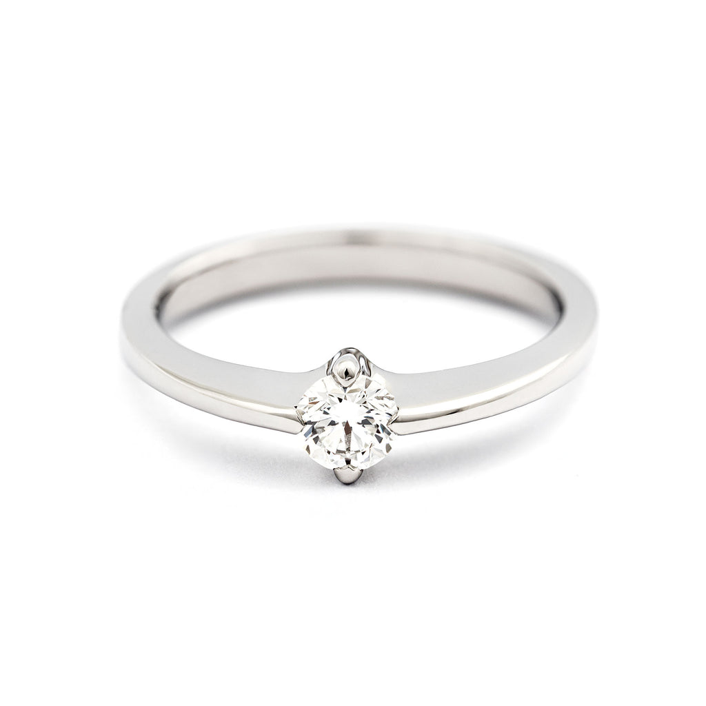 Modern version of a classic solitaire ring: Golden ring with a diamond. Design by Jussi Louesalmi, Au3 Goldsmiths. 