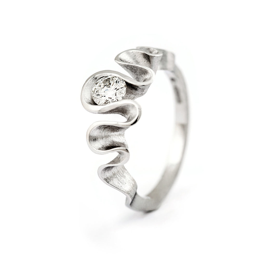 Wavy Dione ring in 750 white gold, with a white diamond. Design by Anu Kaartinen, Au3 Goldsmiths.