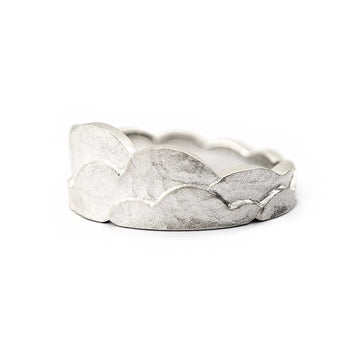 Organic shapes in a silver ring, design by Anu Kaartinen, Au3 Goldsmiths