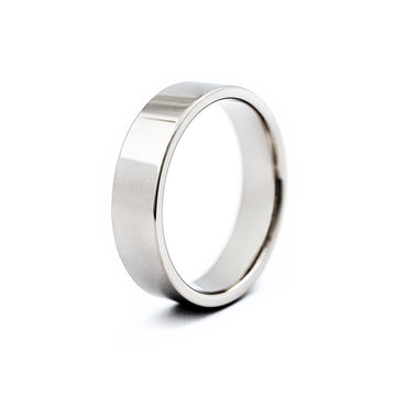 Smooth surface in a 6mm wide F6 ring in 18K white gold. Design Au3 Goldsmiths.