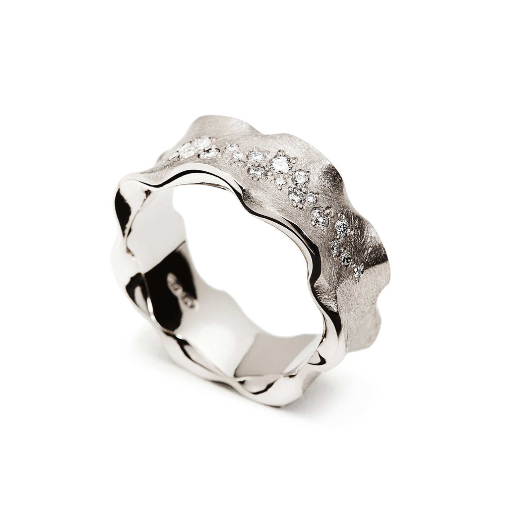 7,5mm wide diamond ring with organic shapes. Design by Anu kaartinen, Au3 Goldsmiths.