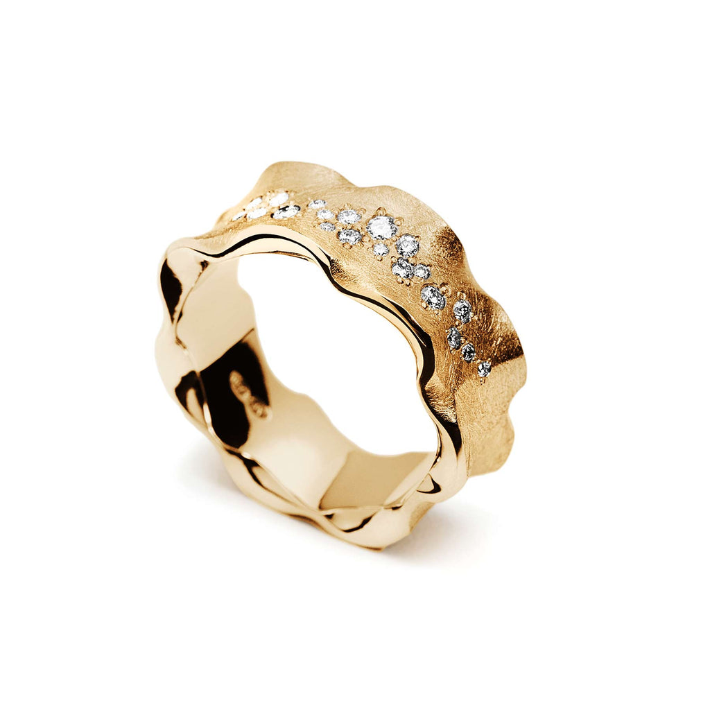 7,5mm wide diamond ring with organic shapes. Design by Anu kaartinen, Au3 Goldsmiths.