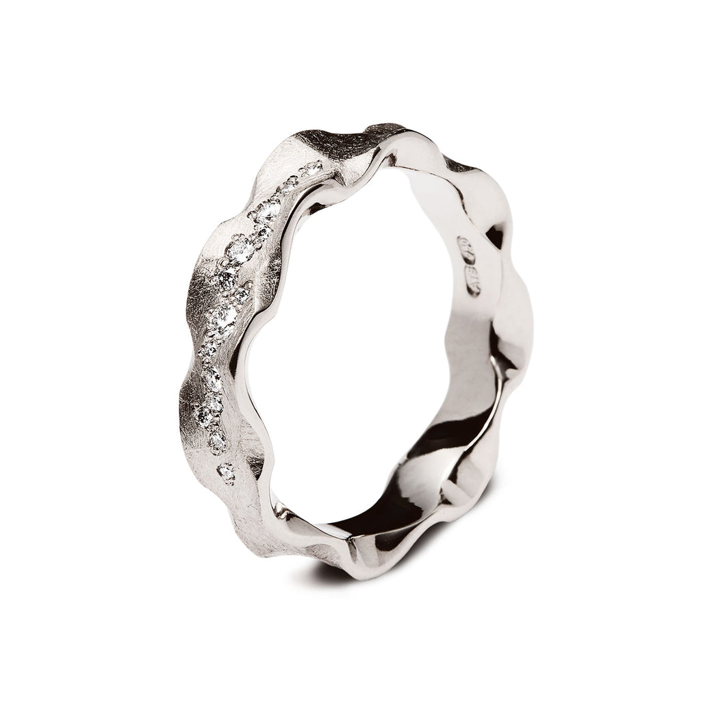 Organic shapes in the Hauru diamond ring made in 18K white gold. Design by Anu Kaartinen.