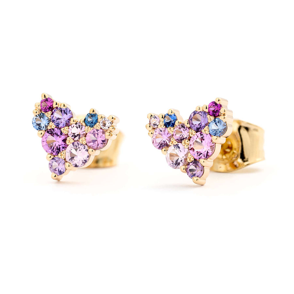 Different size pink, blue and violet sapphires in the heart shaped Keto Meadow stud earrings made in 18K yellow gold. Design by Jussi Louesalmi, Au3 Goldsmiths.