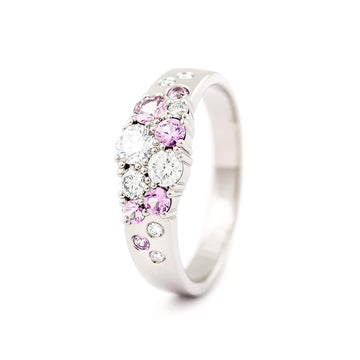 Different size light pink sapphires and white diamonds in the Keto Meadow narrowing ring, design by Jussi Louesalmi, Au3 Goldsmiths.