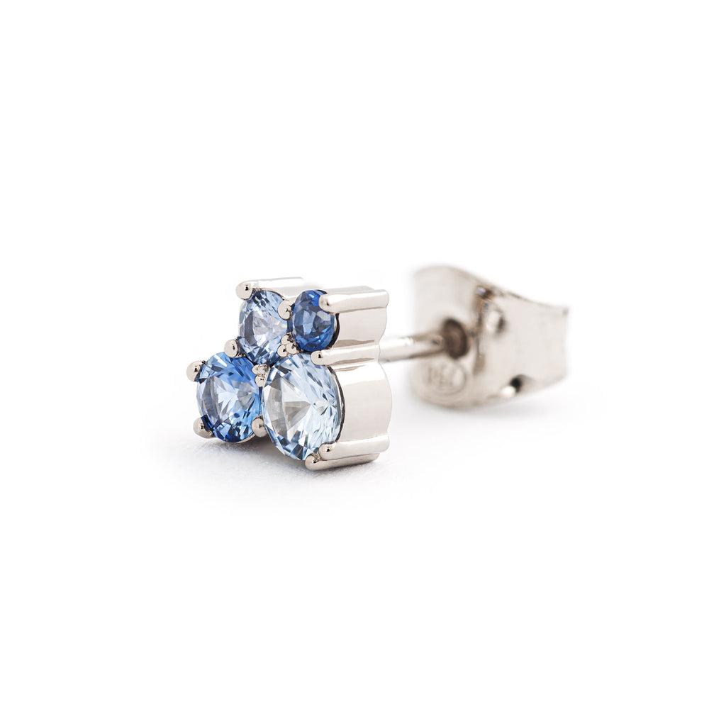 Four different size blue sapphires in a Keto Meadow studd earring crafted in 18K white gold. Design by Jussi Louesalmi, Au3 Goldsmiths.