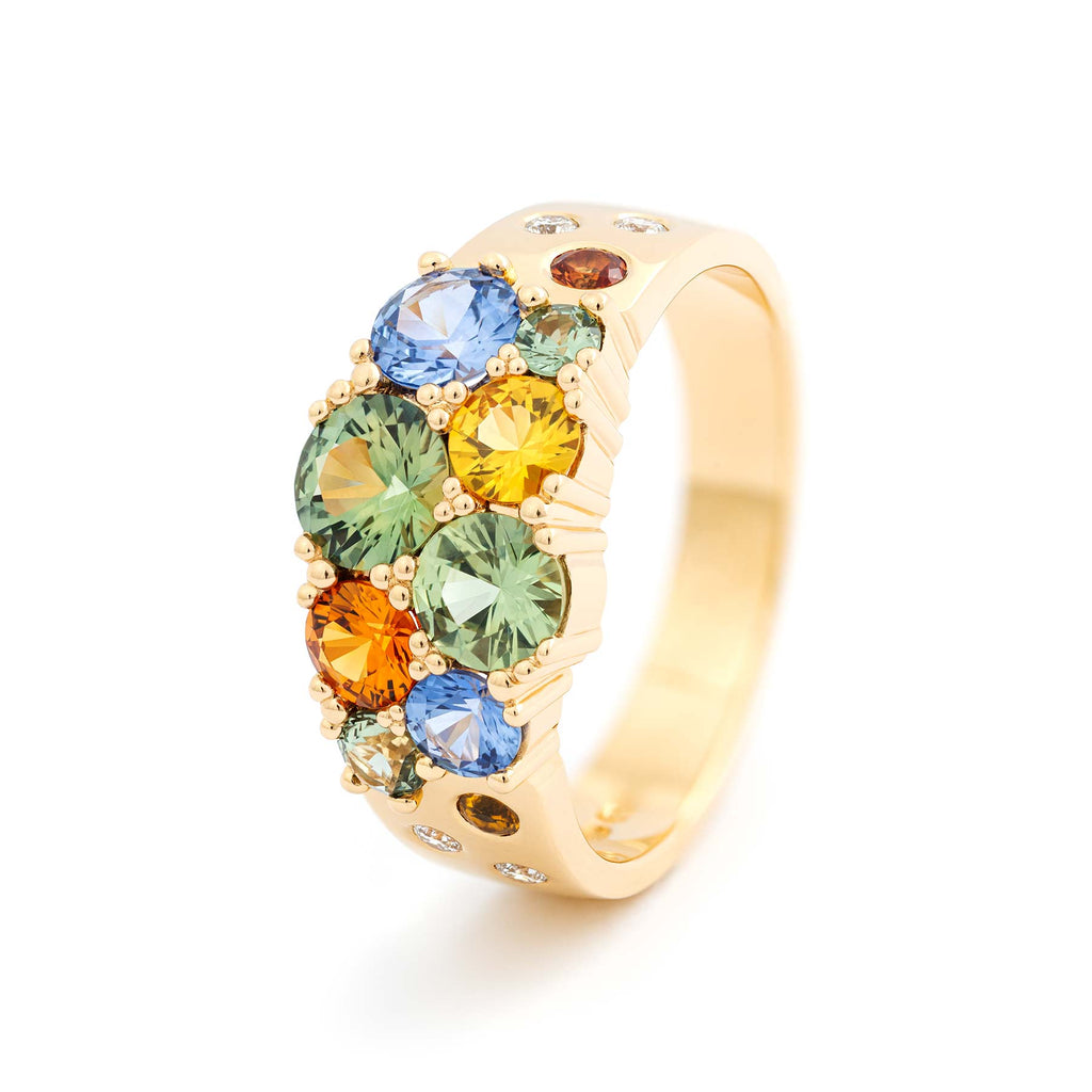 Different size autumn color sapphires and smaller white tw/vs diamonds in the Keto Meadow narrowing ring. The largests green gemstone is 0.5ct. Design by Jussi Louesalmi, Au3 Goldsmiths.