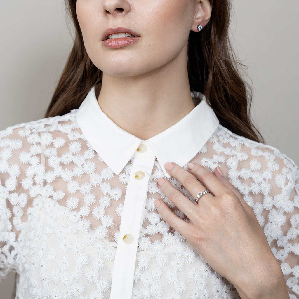 Model wearing a Keto Meadow 3mm wide ring in 18K white gold, with white tw/vs diamonds. Design by Jussi Louesalmi, Au3 Goldsmiths.