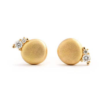 Earrings with two different size diamonds on the side of a golden round-shaped drop. Design Tero Hannonen, Au3 Goldsmiths.