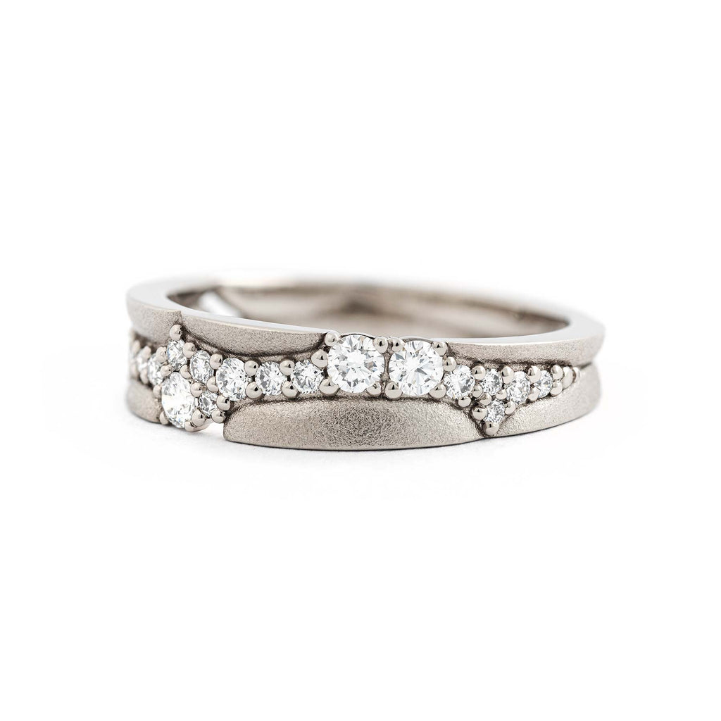 Narrowing Kymi Ravine ring in 18K white gold with different size white diamonds, design by Tero Hannonen, Au3 Goldsmiths.
