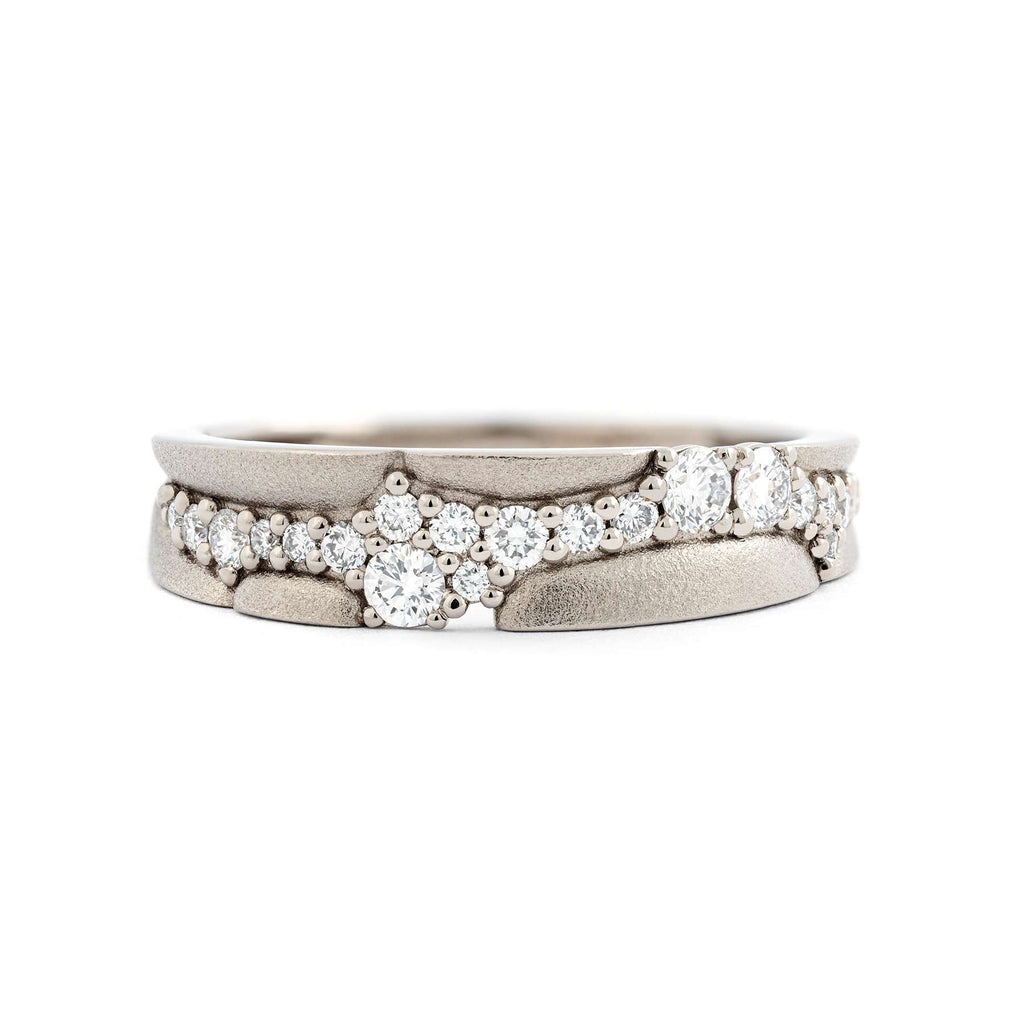 Narrowing Kymi Ravine ring in 18K white gold with different size white diamonds, design by Tero Hannonen, Au3 Goldsmiths.