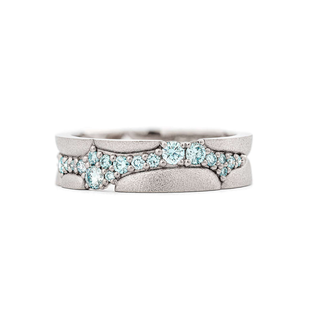 Organic shapes and different size turquoise diamonds in the Kymi ring by goldsmith Tero Hannonen, Au3 Goldsmiths