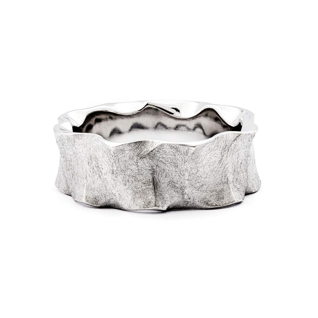 Organic shapes in the Hauru ring made in 18K white gold. Design by goldsmith Anu Kaartinen.