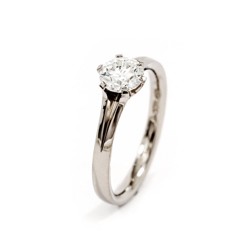 Classic solitaire diamond ring, in 750 white gold, design Jussi Louesalmi, Au3 Goldsmiths