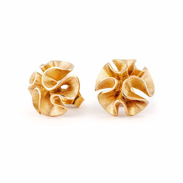 Wavy Dione stud earrings in 750 gold, design Anu Kaartinen, Au3 Goldsmiths