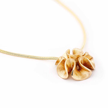 Wavy Dione necklace in a chain, made in 750 yellow gold, design by Anu Kaartinen, Au3 Goldsmiths