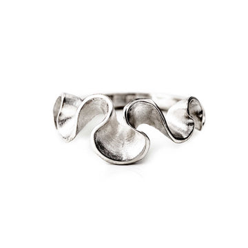 Wavy Dione ring in 925 silver, design Anu Kaartinen, Au3 Goldsmiths
