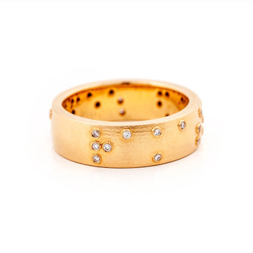 Feel Full ring in 750 yellow gold. Small diamonds say "I Love You" in Braille writing. Design Jussi Louesalmi, Au3 Goldsmiths