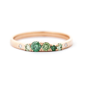 Slender 2mm wide Keto Meadow ring in 750 rose gold with vivid green diamonds and white tw/vs diamonds. Design by Jussi Louesalmi, Au3 Goldsmiths.