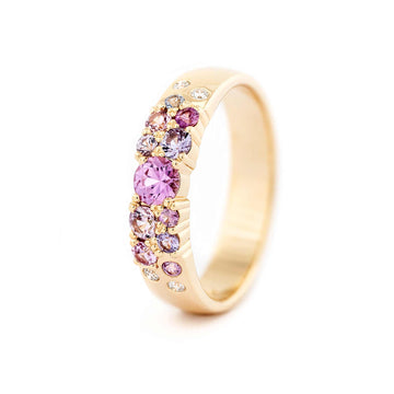 Keto Meadow 4mm wide ring in 750 yellow gold, with pink, purple and blue sapphires and white diamonds. Design by Jussi Louesalmi, Au3 Goldsmiths. 