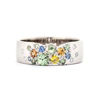 Autumn colors: green, blue, orange and yellow sapphires in this 6mm wide Keto Meadow diamond ring, design by Jussi Louesalmi, Au3 Goldsmiths