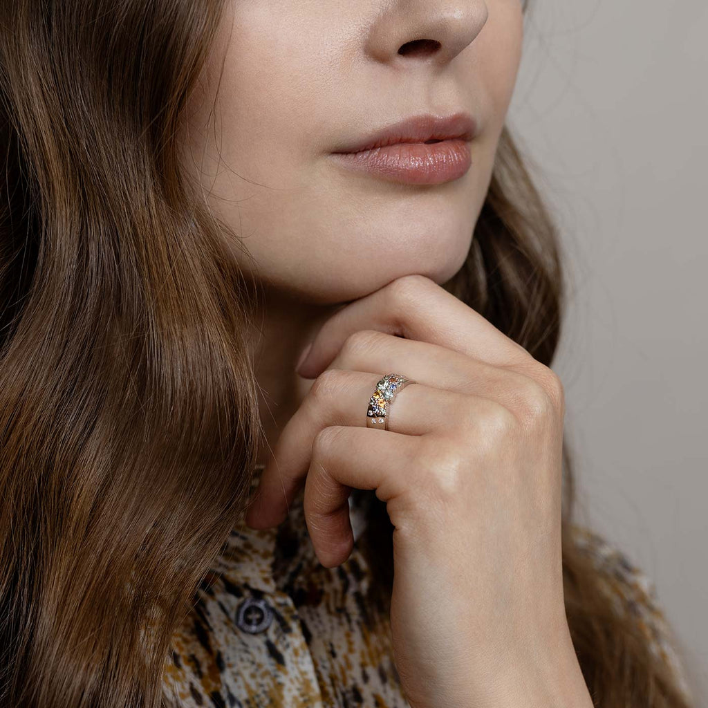 Model wearing a Keto Meadow diamond sapphire ring in Autumn colors, design by Jussi Louesalmi, Au3 Goldsmiths