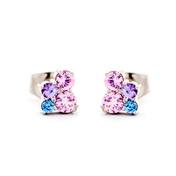 A pair of Keto Meadow stud earrings, both with 4 different size and color sapphires. Design by Jussi Louesalmi, Au3 Goldsmiths.