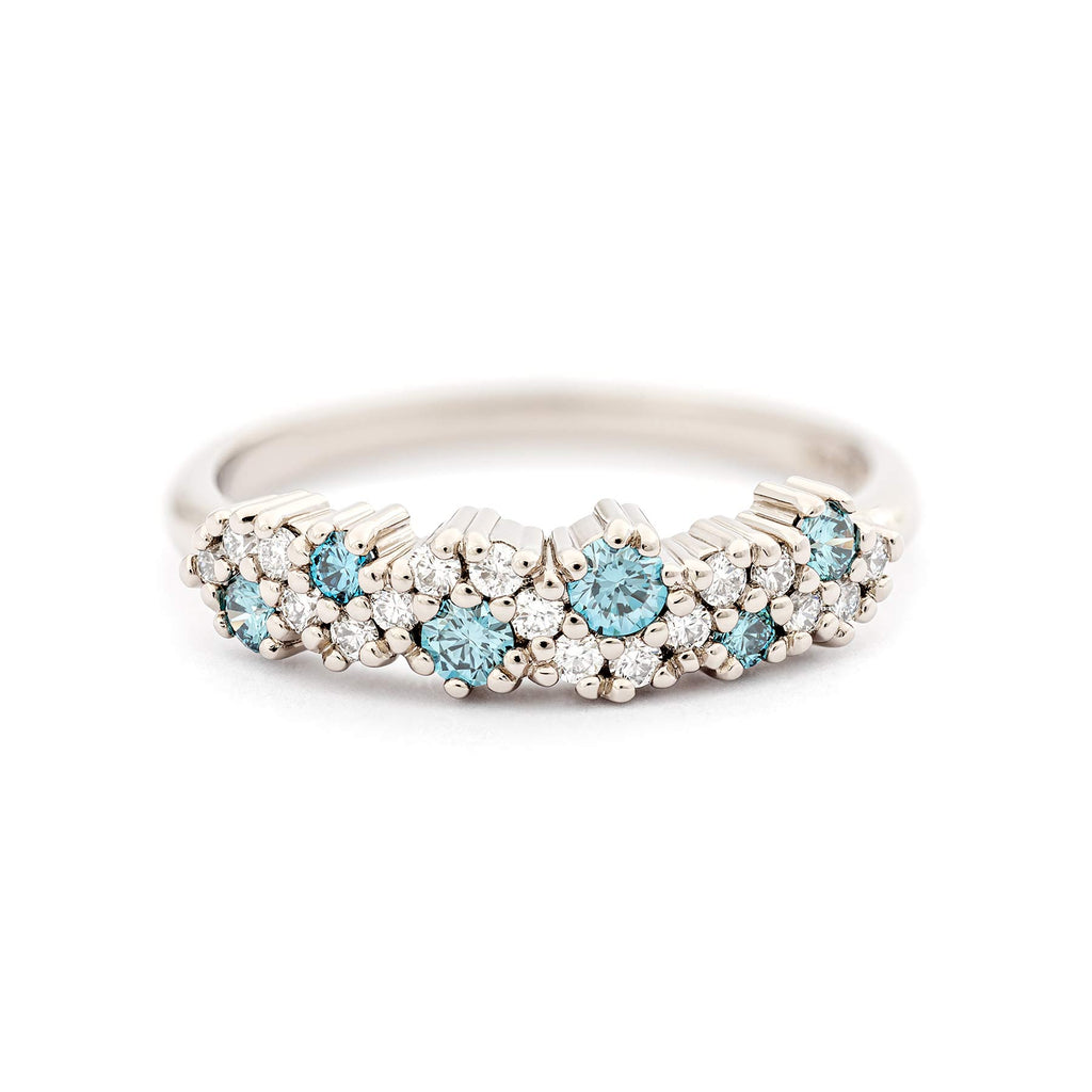 Blue and white diamonds in this rich MyWay ring by goldsmith Jussi Louesalmi, Au3 Goldsmiths